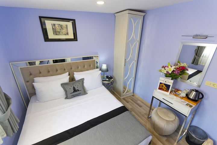 Room 32 of 62