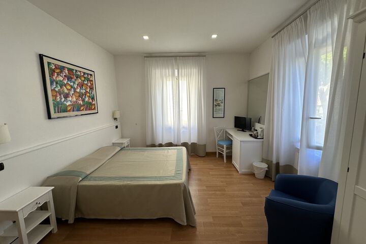 Room 12 of 42