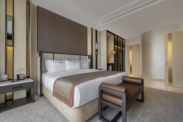 Room 16 of 28