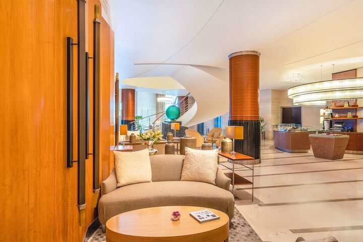Lounge 103 of 136