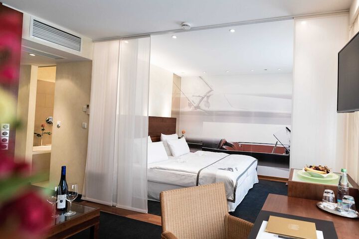 Room 43 of 105