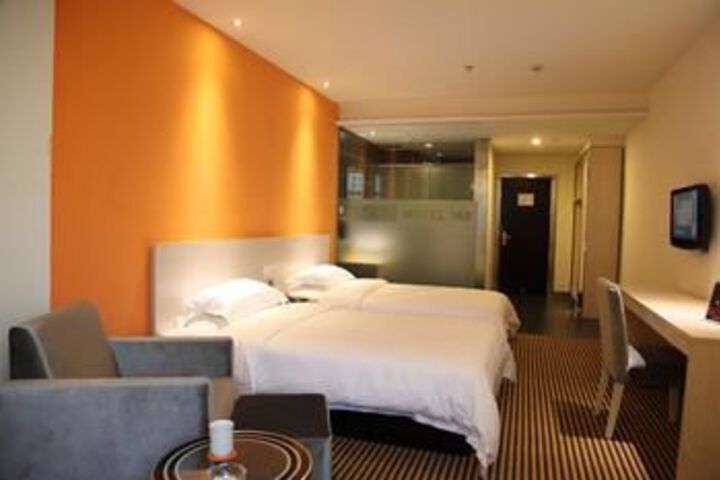 Room 15 of 27
