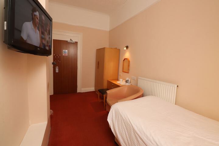 Room 13 of 95