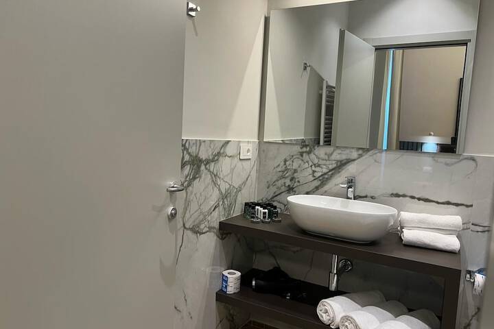Room 35 of 40