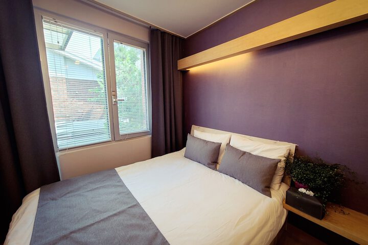 Room 9 of 84
