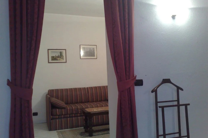 Room 2 of 6