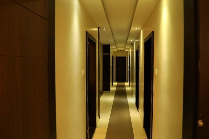 Ballroom/Hall 15 of 17