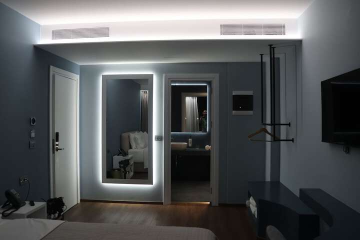 Room 5 of 42