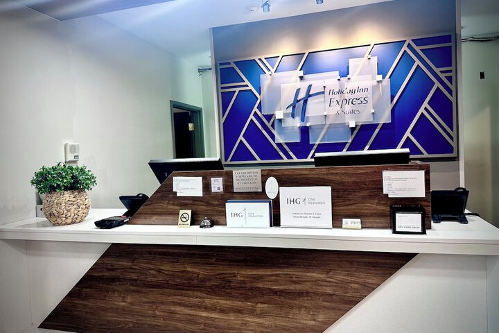 Concierge desk