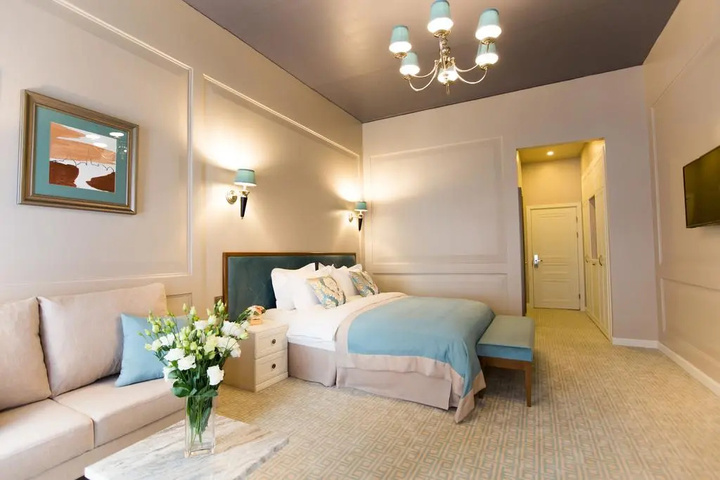 Room 6 of 42
