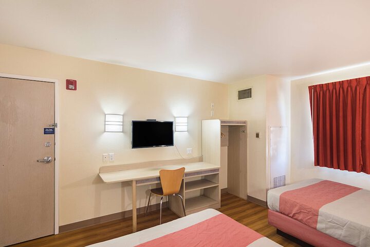 2 Double Beds (11 of 18)