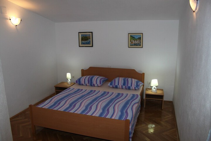 Room 5 of 44