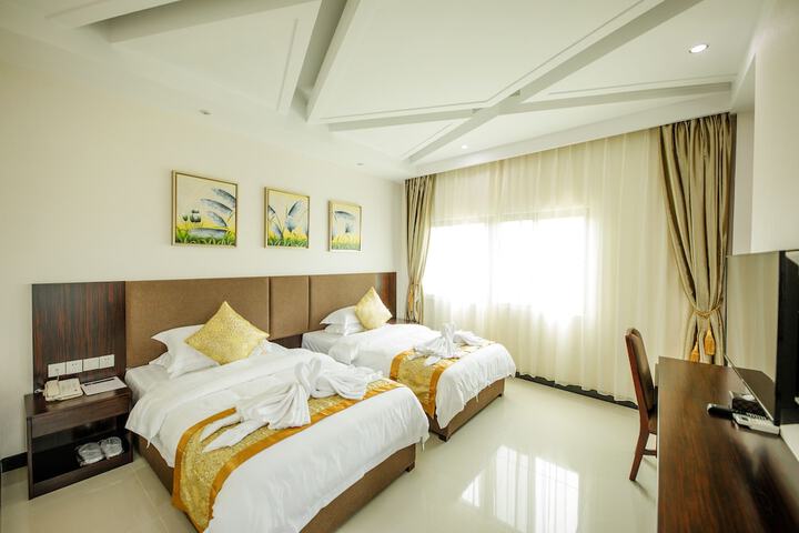 Room 10 of 13