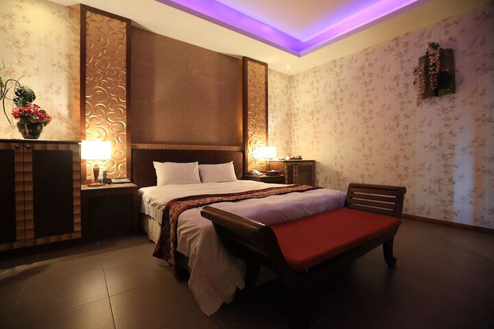 Room 53 of 67