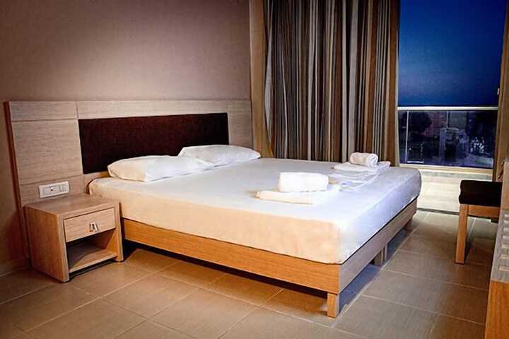 Room 5 of 28