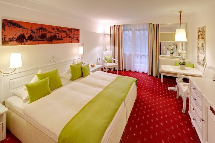 Room 8 of 36