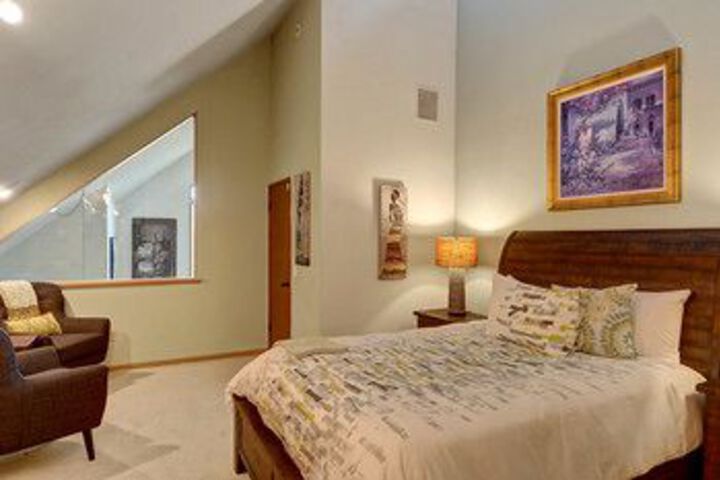 Room 10 of 24