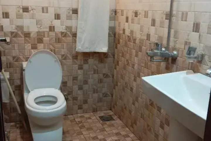 Room 7 of 18
