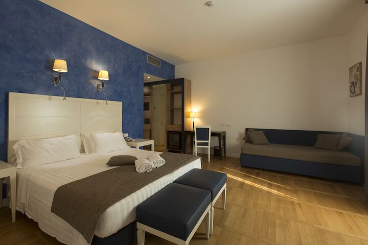 Room 27 of 169