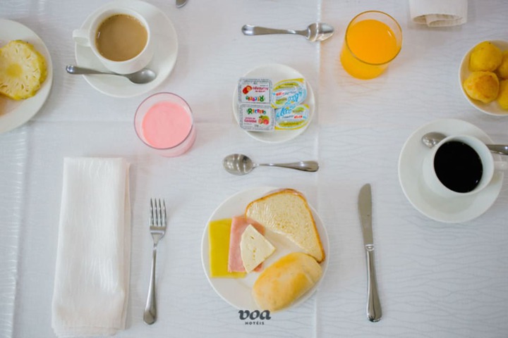 Breakfast/Coffee Service 24 of 35