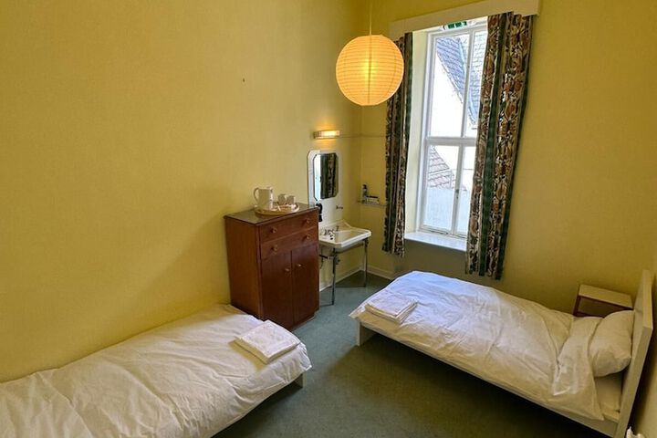 Room 13 of 32