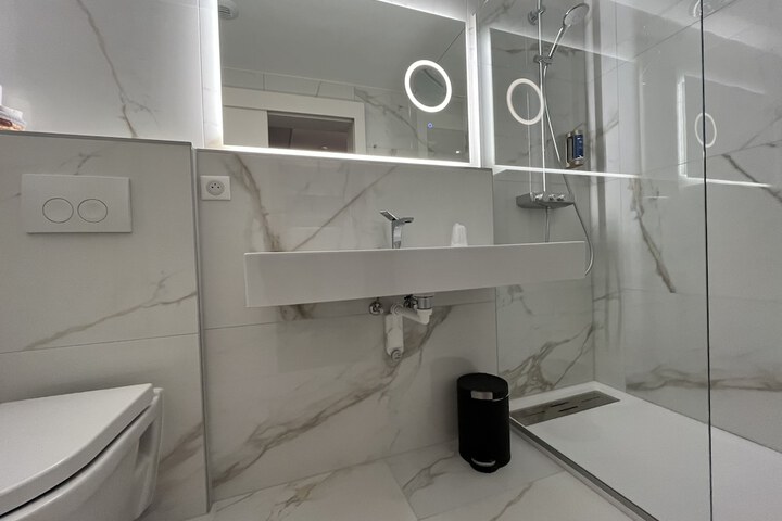 Room 185 of 186