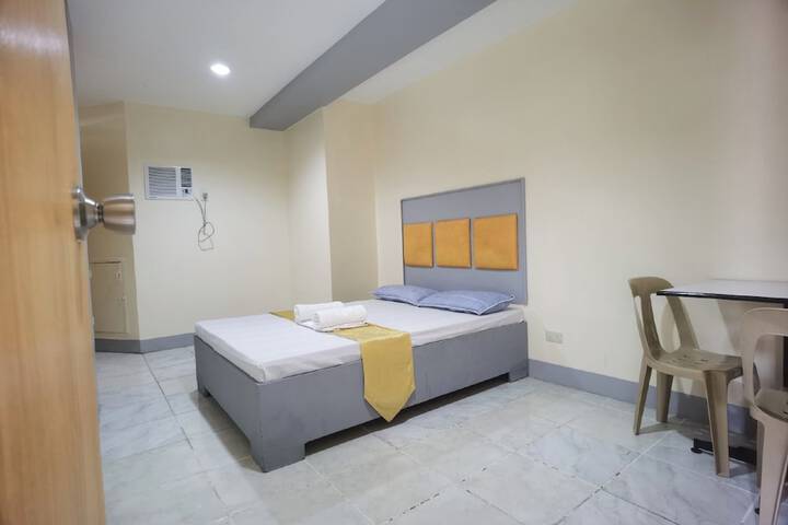 Room 6 of 18