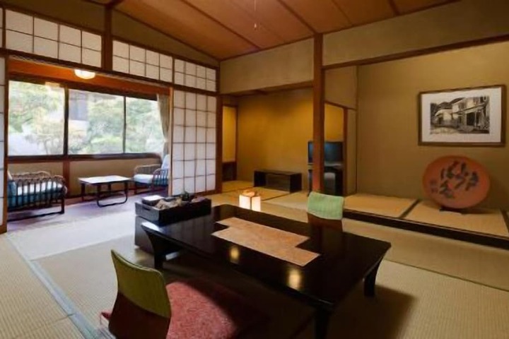 Room 7 of 20