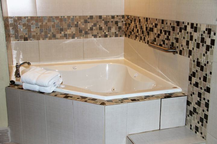 Jetted tub