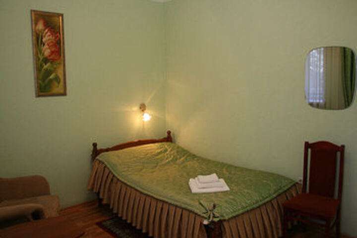 Room 27 of 68