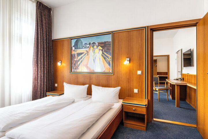Room 37 of 103