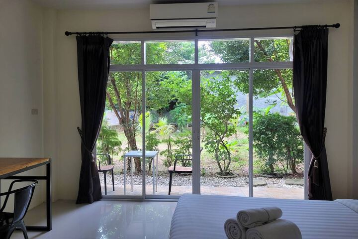Room 13 of 28