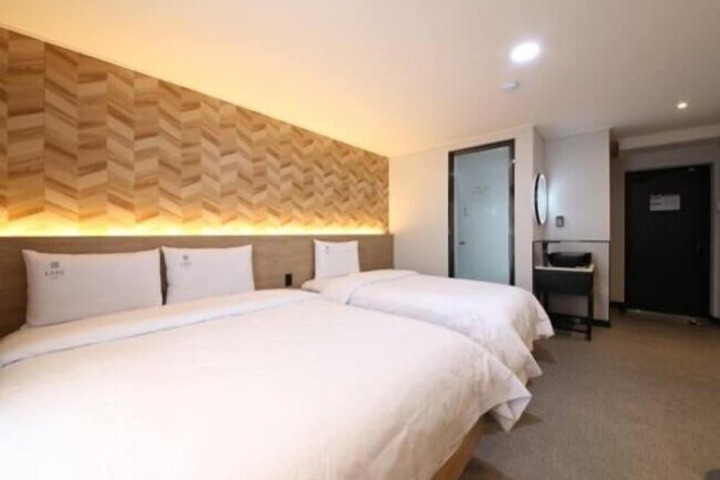 Room 42 of 67