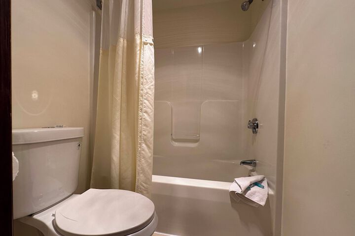 Standard Double Room 2 Queen Beds (7 of 12)