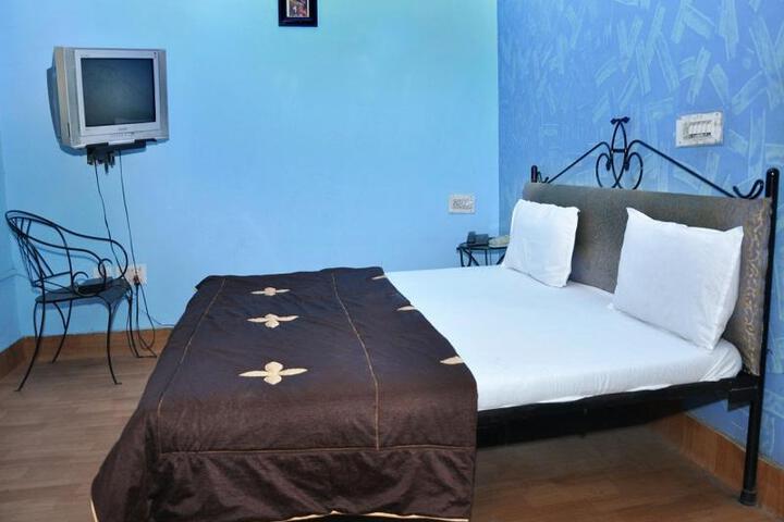 Room 1 of 7