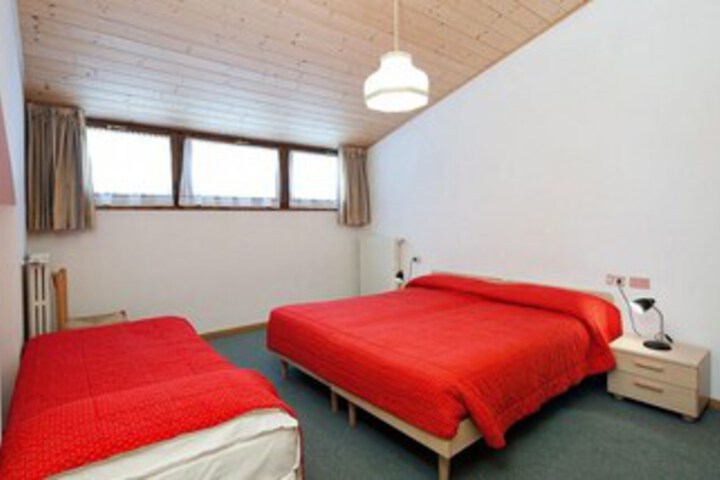 Room 12 of 14