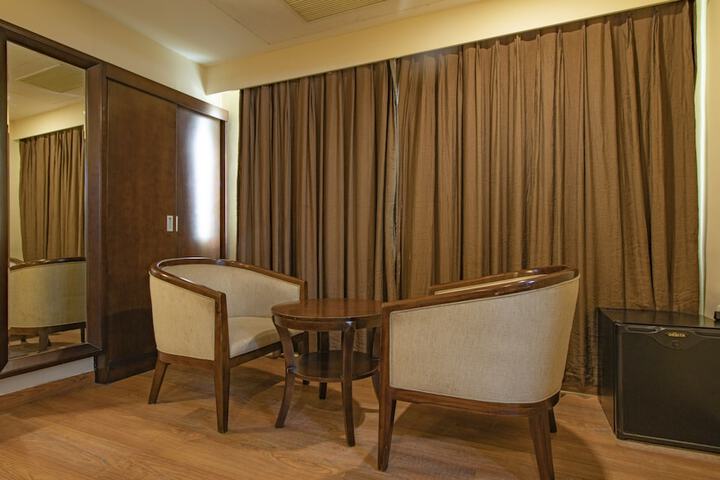 Room 28 of 51