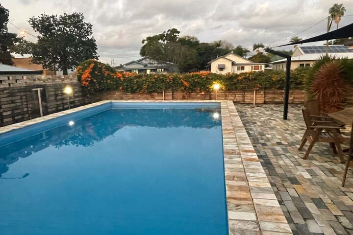 Pool 10 of 18