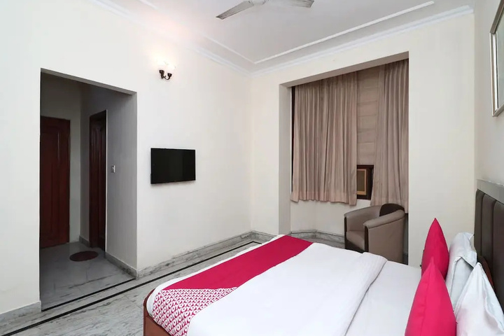 Room 3 of 15