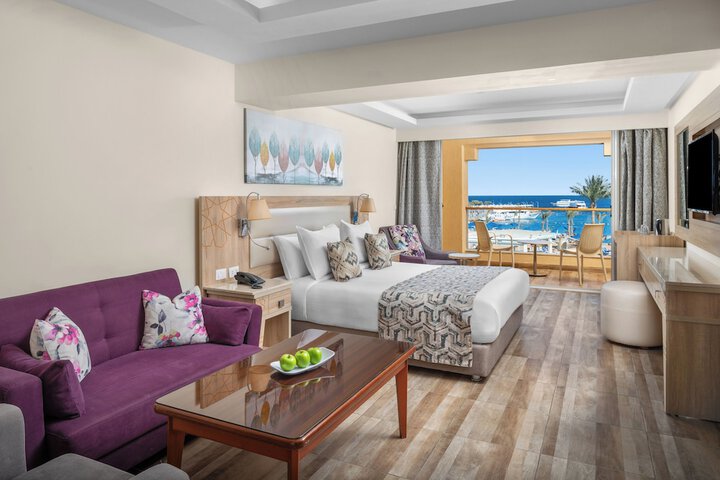 Room 25 of 220