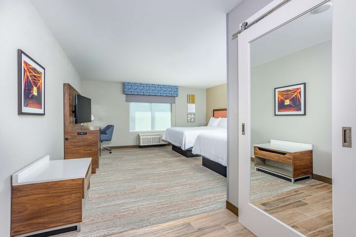 2 Queen Beds Hearing Accessible (3 of 12)