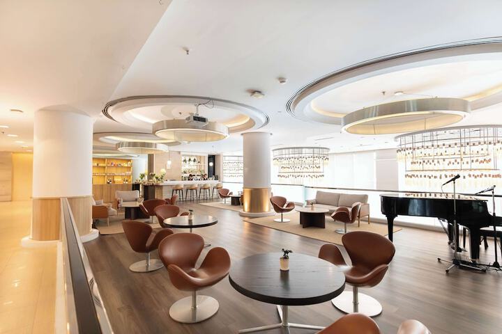 Lounge 59 of 74