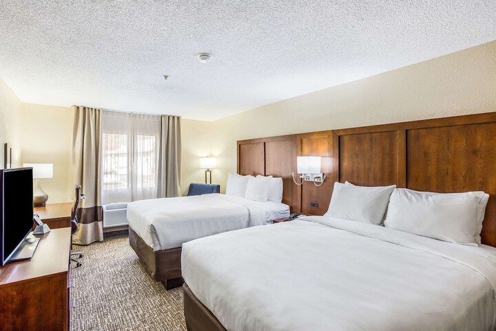 2 Queen Beds (3 of 11)
