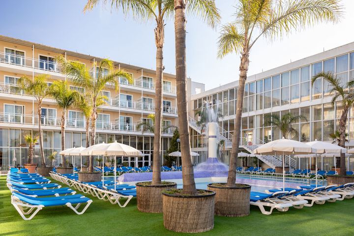 Hotel Pool