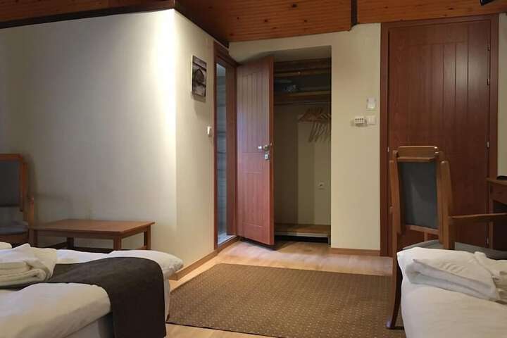 Room 6 of 32