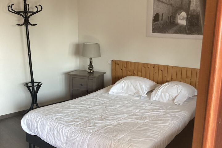Room 3 of 68