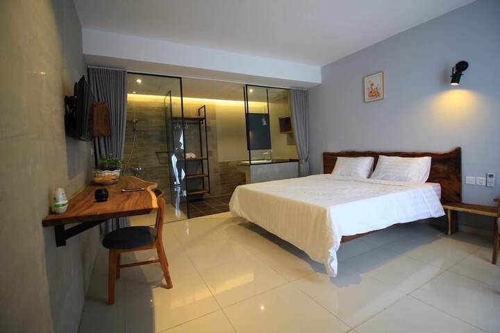 Room 15 of 48