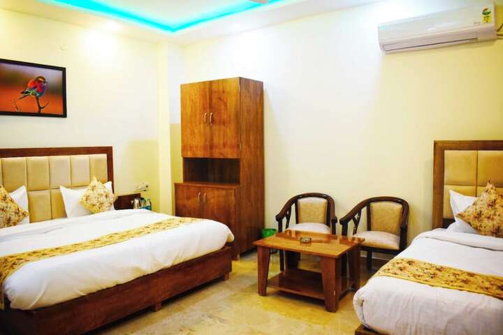 Room 8 of 25
