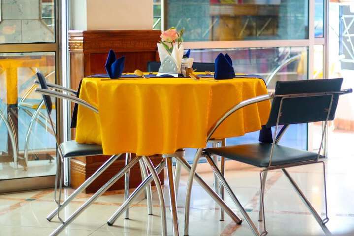 Dining 56 of 64