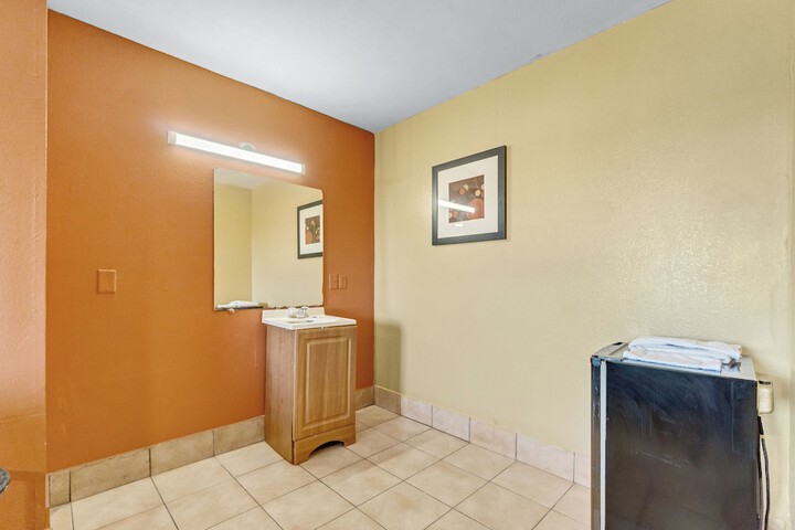 Room 12 of 40